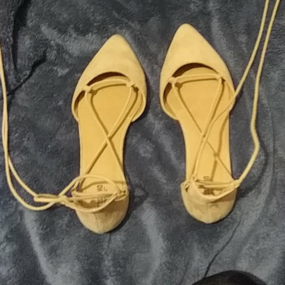 Pointed shoes